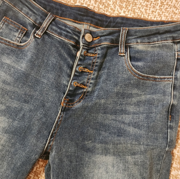 Super Cute Jeans - Picture 1 of 3